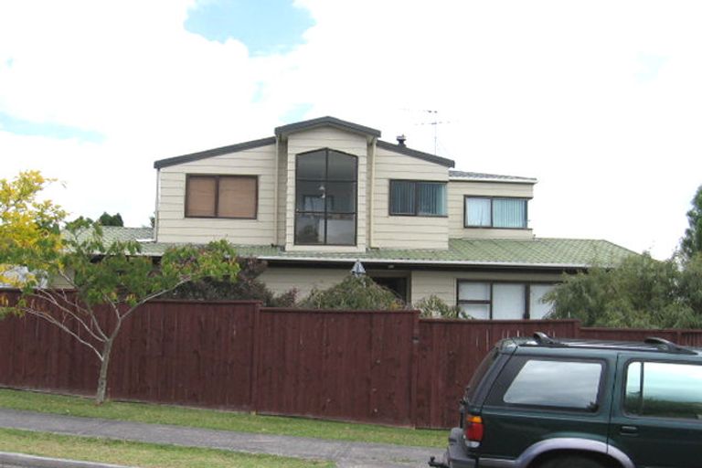 Photo of property in 16 Raphael Place, West Harbour, Auckland, 0618