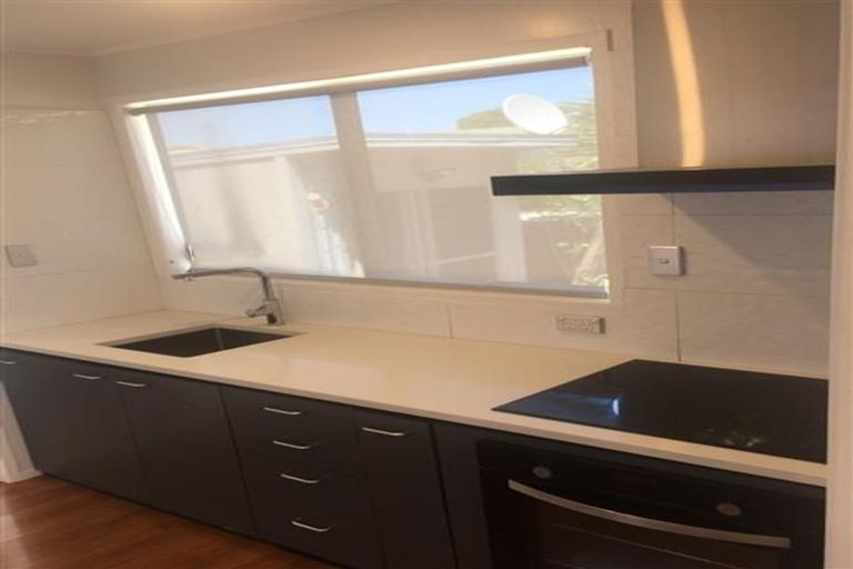 Photo of property in 2/26 Navigator Place, Papatoetoe, Auckland, 2025