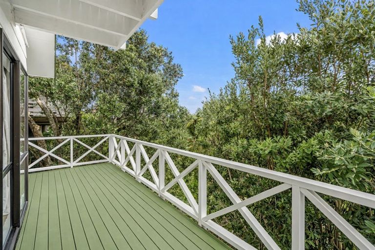 Photo of property in 11 Moffat Road, Red Beach, 0932