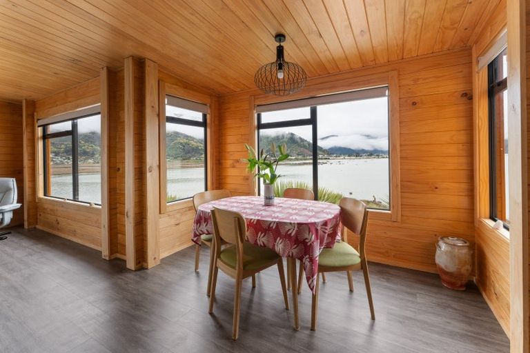 Photo of property in 127 Queen Charlotte Drive, Havelock, Picton, 7281