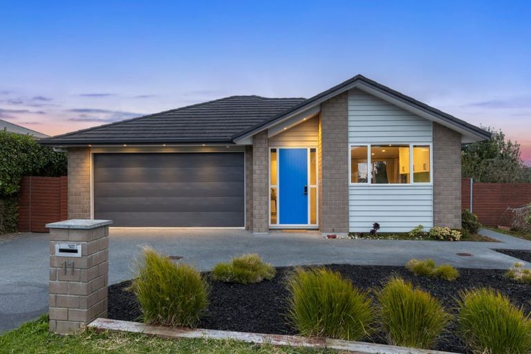 Photo of property in 11 Ian Gordon Lane, Orewa, 0931