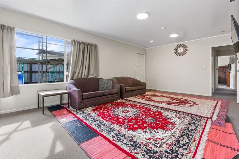 Photo of property in 127 Shifnal Drive, Randwick Park, Auckland, 2105