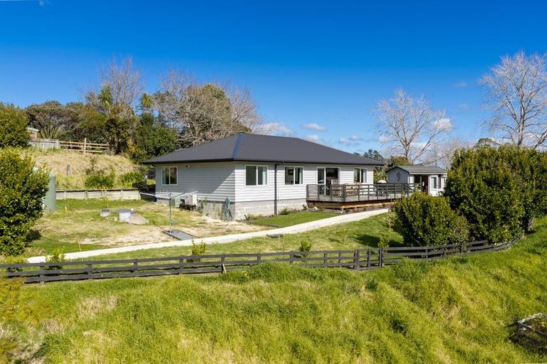 Photo of property in 3241 Paparoa-oakleigh Road, Paparoa, 0571