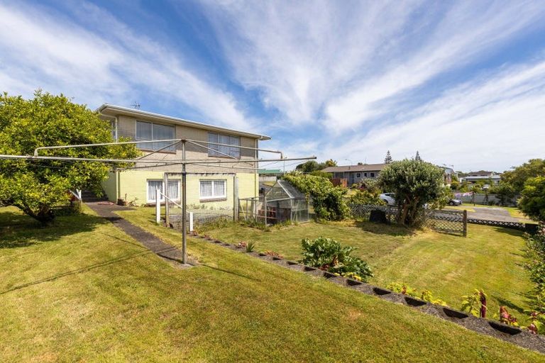Photo of property in 2 Erica Place, Bell Block, New Plymouth, 4312