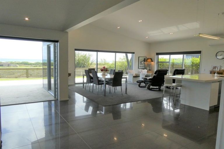 Photo of property in 14 Karoro Place, Karoro, Greymouth, 7805