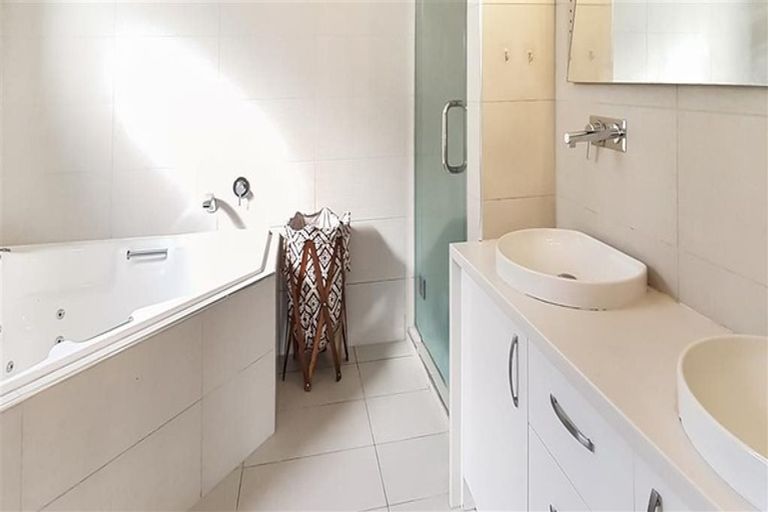 Photo of property in 147b Browns Bay Road, Browns Bay, Auckland, 0630