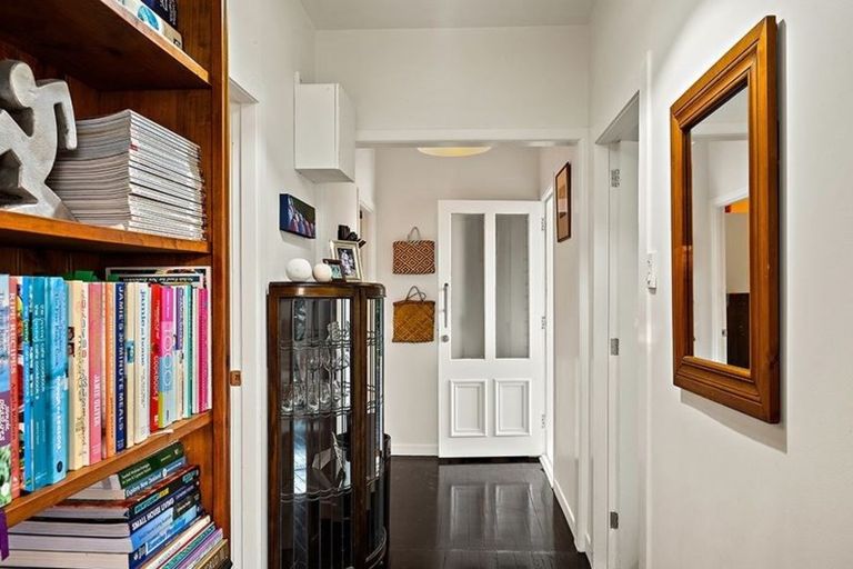 Photo of property in 1 Mickle Street, Te Atatu South, Auckland, 0610