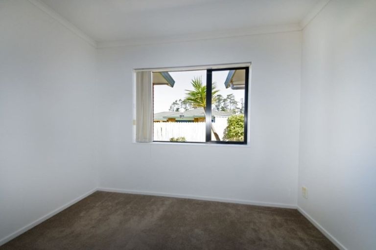 Photo of property in 22 Greenberry Drive, Ranui, Auckland, 0612