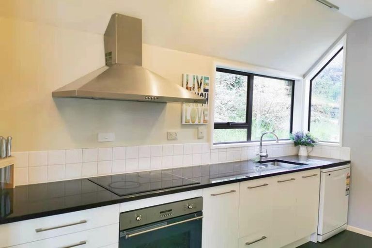 Photo of property in 13 Mckerrow Place, Sunshine Bay, Queenstown, 9300