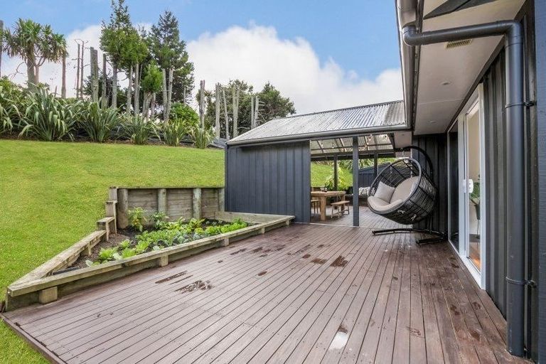 Photo of property in 14 Gavinike Place, Waimauku, 0812