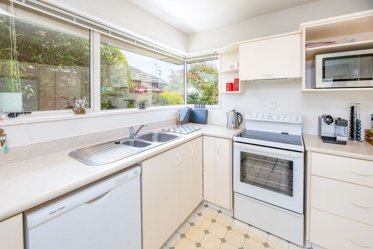 Photo of property in 3 Farquhars Road, Redwood, Christchurch, 8051