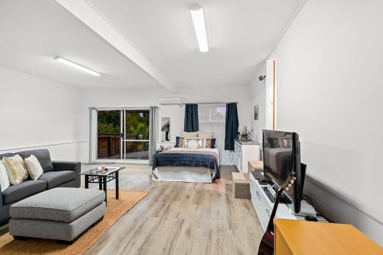 Photo of property in 92 Reynella Drive, Massey, Auckland, 0614