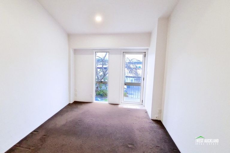Photo of property in 8 Captain Scott Road, Glen Eden, Auckland, 0602