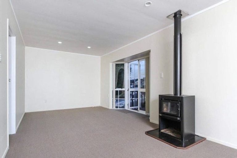 Photo of property in 223 Waitemata Drive, Ranui, Auckland, 0612