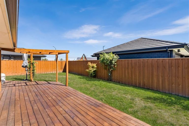 Photo of property in 3a Shillingford Boulevard, Rolleston, 7615