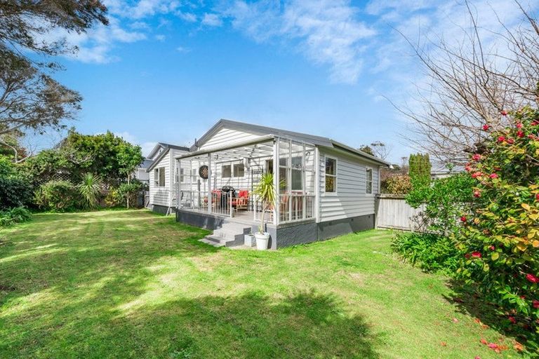 Photo of property in 33 Ocean Road, Paraparaumu Beach, Paraparaumu, 5032