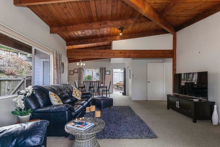 Photo of property in 2/94 Nigel Road, Browns Bay, Auckland, 0630