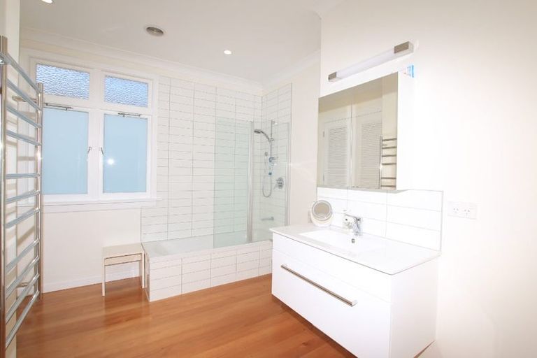 Photo of property in 2/54 Aramoana Avenue, Devonport, Auckland, 0624