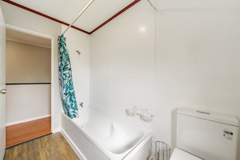 Photo of property in 16b Parsons Glen, Karori, Wellington, 6012