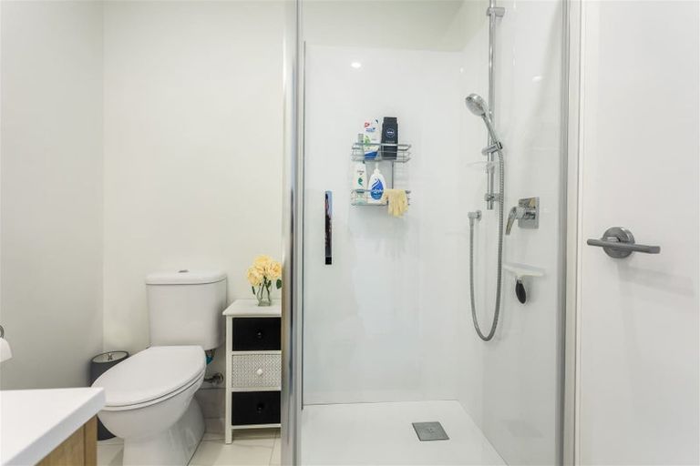 Photo of property in 18 Patariki Way, Beach Haven, Auckland, 0626