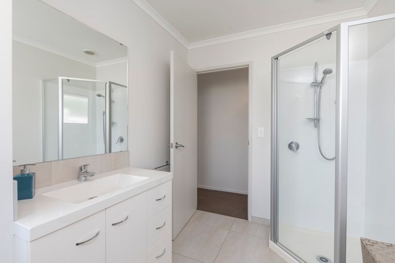 Photo of property in 13 Mcgowan Rise, Tuakau, 2121