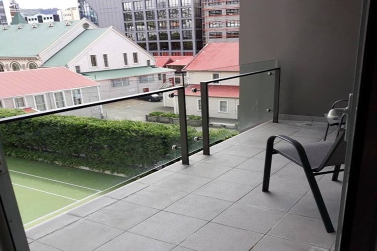Photo of property in Sanctum Apartment, 10 Ebor Street, Te Aro, Wellington, 6011
