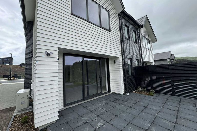 Photo of property in 38 Turtleback Avenue, Whitby, 5024