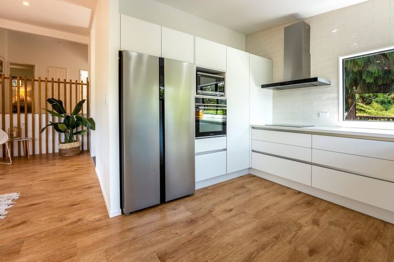 Photo of property in 11 Lannan Road, Surfdale, Waiheke Island, 1081