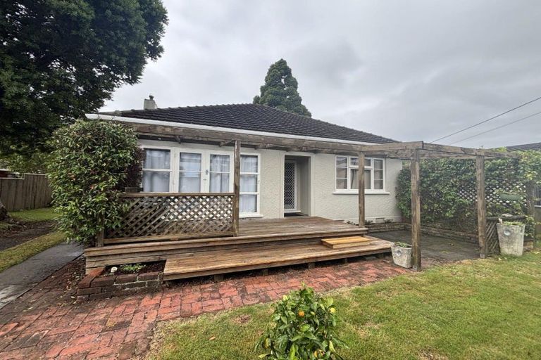 Photo of property in 17 Wallath Road, Westown, New Plymouth, 4310