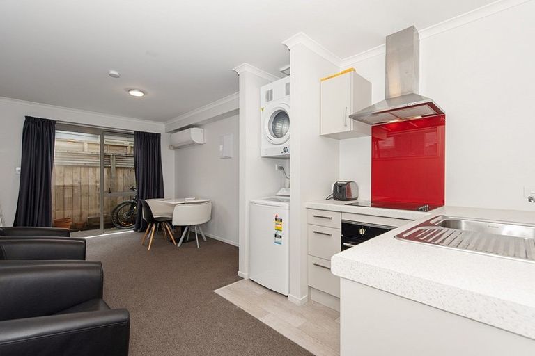 Photo of property in 2/28 Hunter Street, Hamilton Lake, Hamilton, 3204