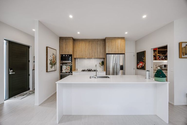 Photo of property in 43 Port Way, Rosehill, Papakura, 2113