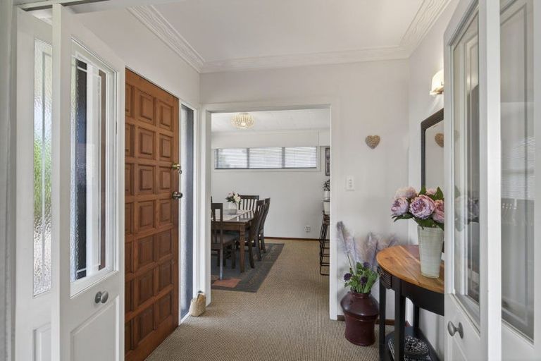 Photo of property in 11a Longview Drive, Merrilands, New Plymouth, 4312