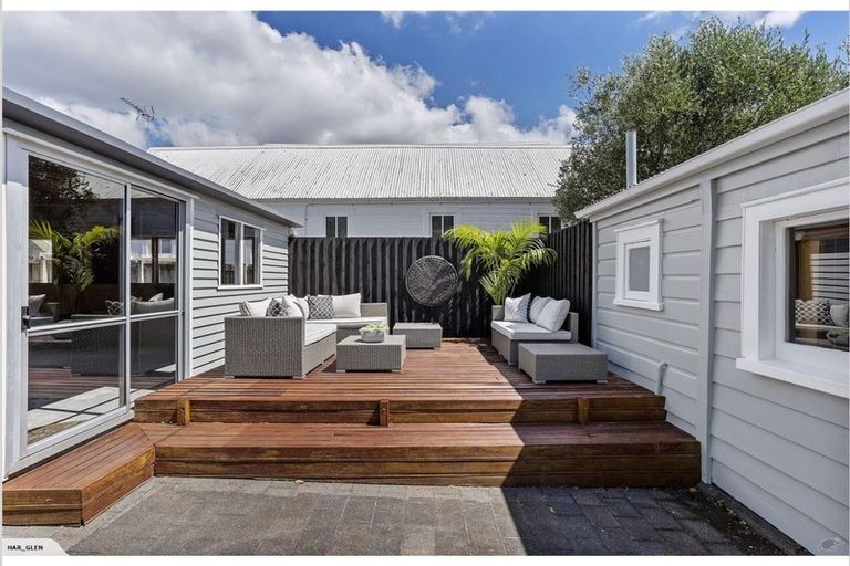 Photo of property in 1/12 Rodney Road, Northcote Point, Auckland, 0627