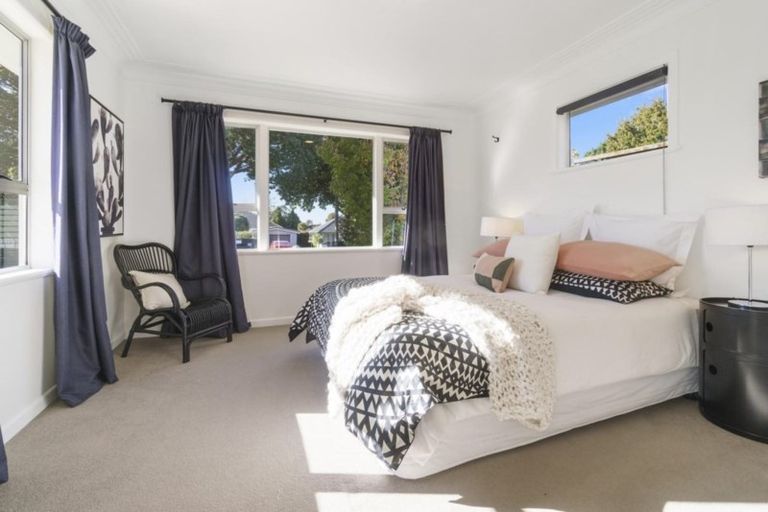 Photo of property in 6 Kervil Avenue, Te Atatu Peninsula, Auckland, 0610