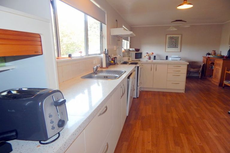 Photo of property in 84 Rangitane Loop Road, Kerikeri, 0294