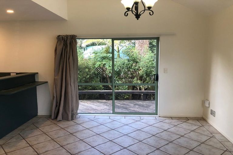 Photo of property in 2/71 Sunnynook Road, Forrest Hill, Auckland, 0620