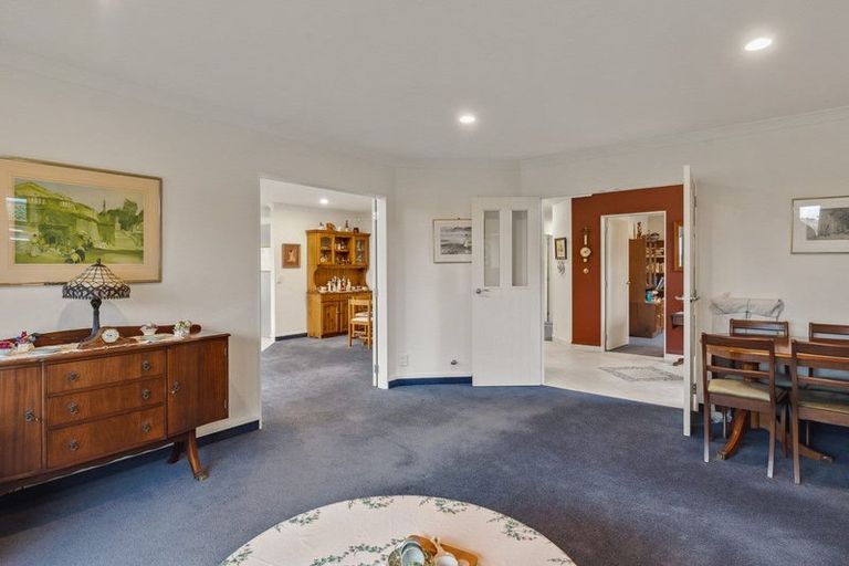 Photo of property in 11 Aburoc Place, Paraparaumu Beach, Paraparaumu, 5032