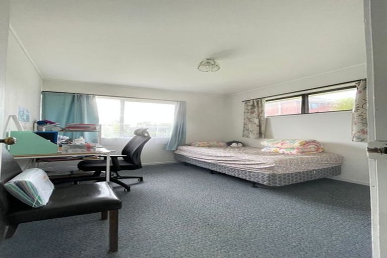 Photo of property in 1/6 Colleen Norma Place, Half Moon Bay, Auckland, 2012