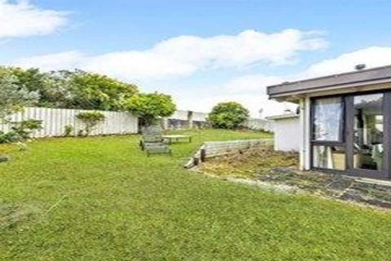 Photo of property in 2/14 Kenderdine Road, Papatoetoe, Auckland, 2025
