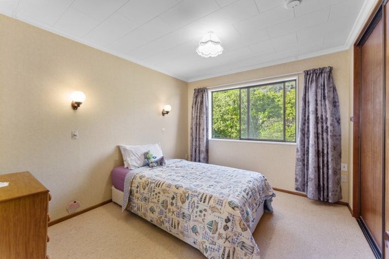 Photo of property in 11 Te Maku Grove, Waikanae, 5036