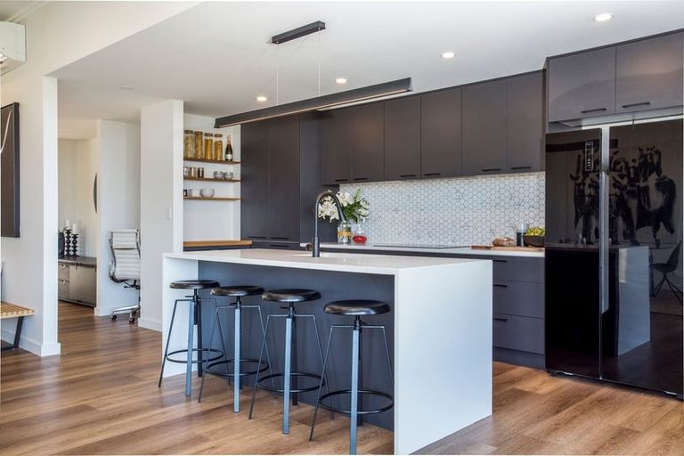 Photo of property in 8b Huka Road, Birkenhead, Auckland, 0626