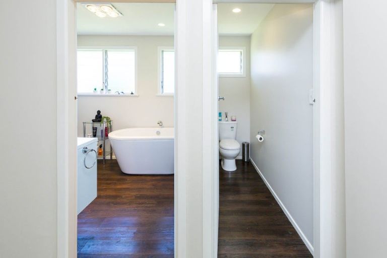 Photo of property in 28 Moeraki Road, Maoribank, Upper Hutt, 5018