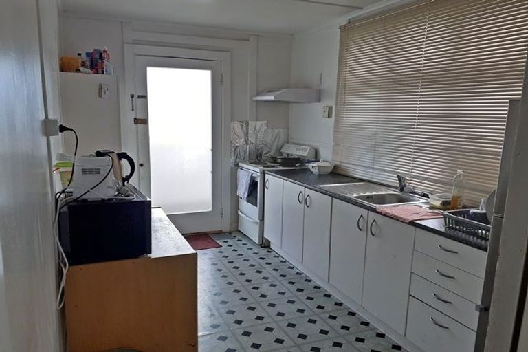 Photo of property in 1-2/8 Dahlia Street, Palmerston North, 4410