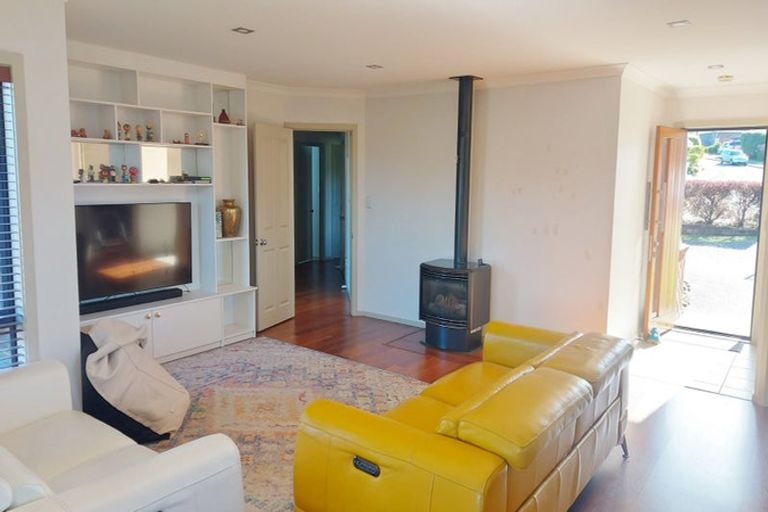 Photo of property in 26 Ronald Scott Grove, Riverstone Terraces, Upper Hutt, 5018