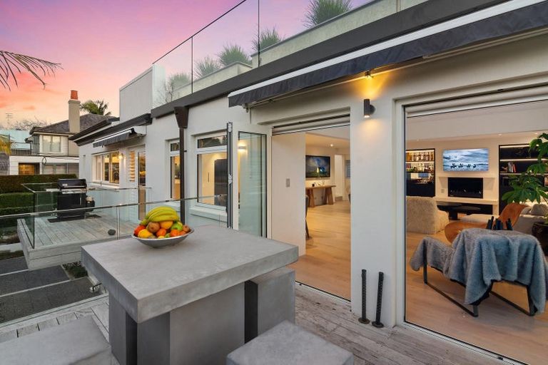 Photo of property in 15 The Strand, Takapuna, Auckland, 0622