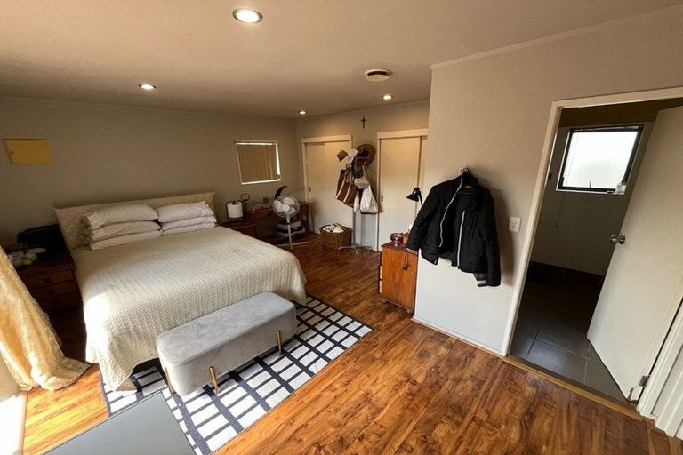 Photo of property in 76a View Road, Henderson, Auckland, 0612