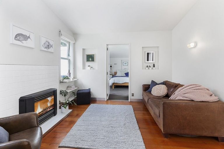 Photo of property in 69 Marine Parade, Seatoun, Wellington, 6022