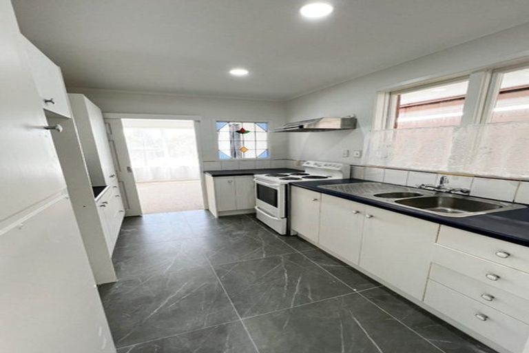 Photo of property in 1/2 Gretel Place, Hillcrest, Auckland, 0627