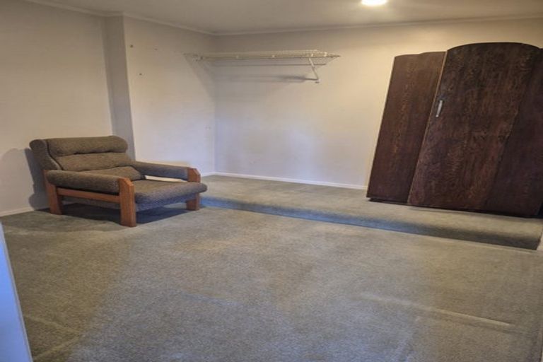 Photo of property in 2 Lexington Drive, Botany Downs, Auckland, 2010