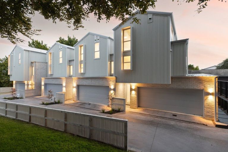 Photo of property in 2/2 Woodstock Road, Fairfield, Hamilton, 3214